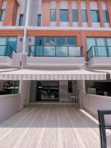 For RentTownhousePattanakan, Srinakarin : 3-story townhome for rent, Eigen Pattanakarn ไอเจ้นท์ พัฒนาการ