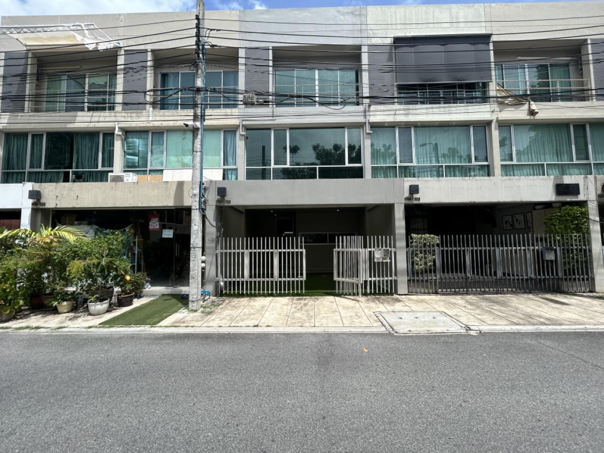 For RentTownhousePattanakan, Srinakarin : For rent: Noble Cube Village, Phatthanakan