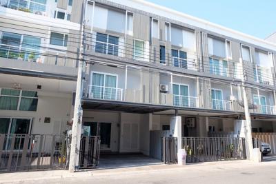 For SaleTownhouseYothinpattana,CDC : [Duplicate] Townhome for sale, peaceful, shady, Space Townhome, Lat Phrao, Meng Chai, 207 sq m., 24.6 sq m, easy to rent.