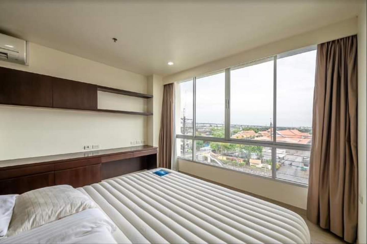 For SaleCondoRama3 (Riverside),Satupadit : Urgent sale!!  Condo near BRT station, Wat Pariwat, Star Estate project, Rama 3, beautiful room, ready to move in. Great value price only  Only 6.9 million. Hurry.