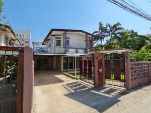 For RentHousePattanakan, Srinakarin : Single house for rent, Seri Ramkhamhaeng Village. Soi Rama 9 60 (N.1032)