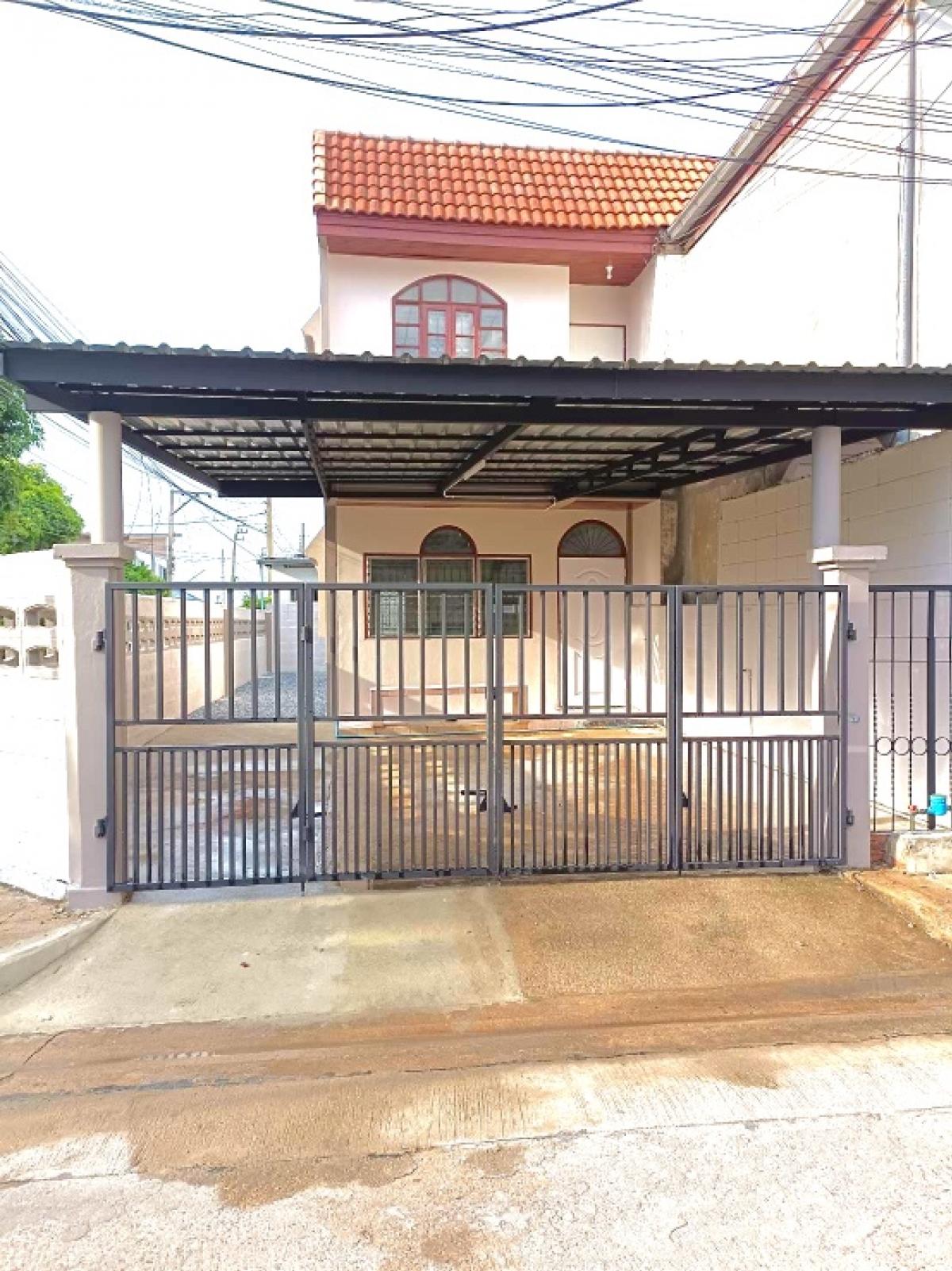 For RentTownhouseNonthaburi, Bang Yai, Bangbuathong : Townhouse for rent, 2 floors, 30 sq m, Bua Thong Land Village, price 8,000/month.