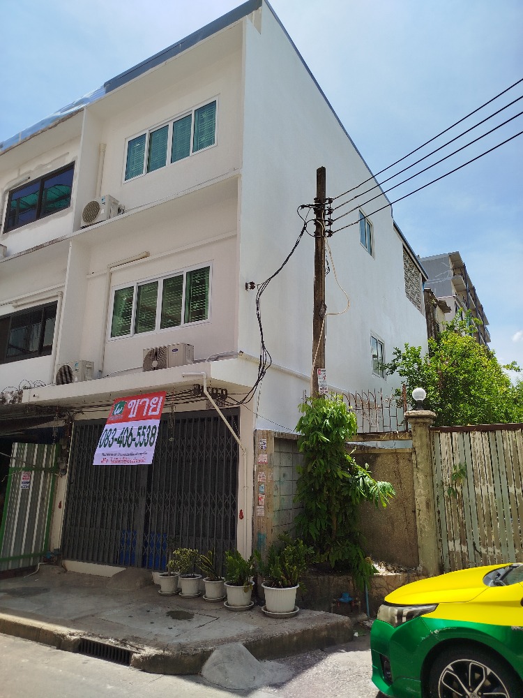 For SaleShophouseRatchadapisek, Huaikwang, Suttisan : 3-story shophouse for sale, renovated, Inthamara 44, near Huai Khwang Market, near MRT.