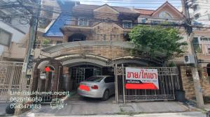 For RentTownhouseSukhumvit, Asoke, Thonglor : Asoke Townhouse for rent, 2 units, 3 floors, suitable for a hotel, home office, spa, accepting all legal businesses.