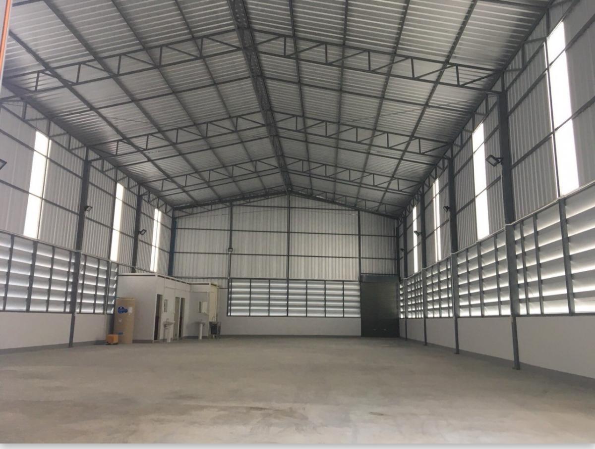 For RentWarehouseRatchadapisek, Huaikwang, Suttisan : Warehouse for rent, Ratchada 20, Huai Khwang, 2 warehouses available.