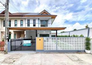 For SaleHouseSriracha Laem Chabang Ban Bueng : Newly renovated semi-detached house for sale, 2-story house, location near Ban Ruay Charoen, Nong Kham-Sriracha.