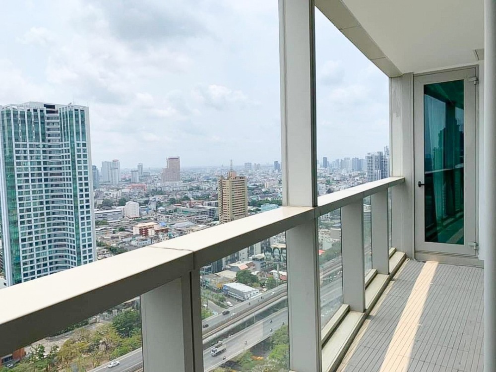 For RentCondoWongwianyai, Charoennakor : ♦ Rare Unit ♦ 30+ Floor 131.26 sq.m. | 3 Beds, Chao Phraya river and Sathorn Bridge view | Condo near ICONSIAM 3 mins., BTS Taksin 3 mins.