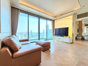 For RentCondoWongwianyai, Charoennakor : 2 bedrooms for rent, modern and luxuriously decorated with real marble. the view of the river curve. Ready to move in