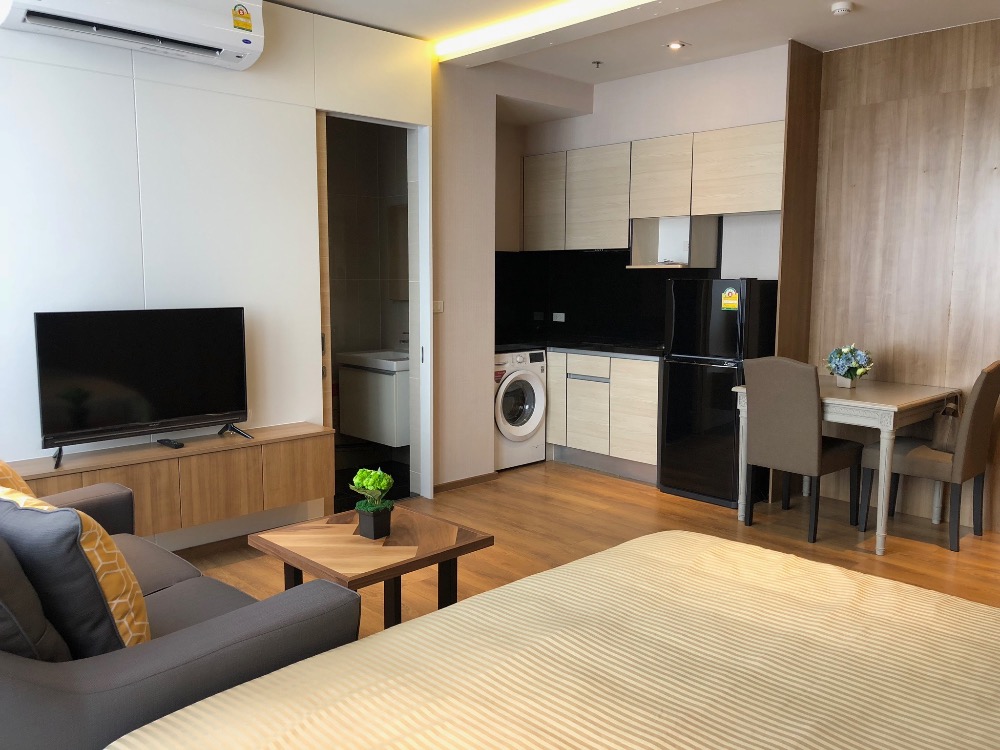 ให้เช่าคอนโดสุขุมวิท อโศก ทองหล่อ : Park 24 Condo for Rent 1 Bedroom on 36th Floor 35 SQM