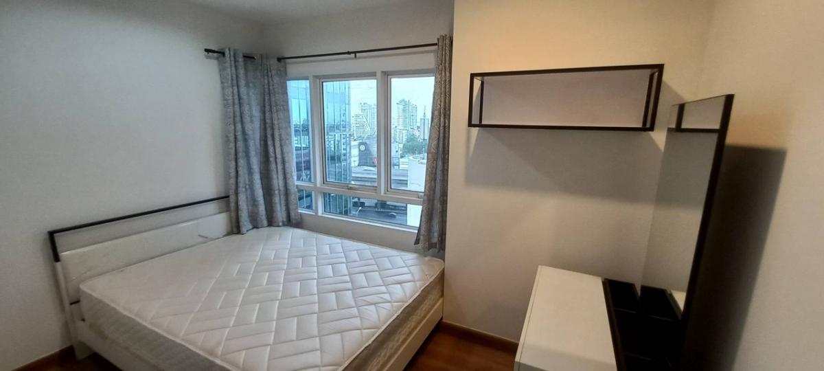 For SaleCondoLadprao, Central Ladprao : Urgent sale! SYM Condo, corner room, size 63.87 sq m, 2 bedrooms, 1 bathroom, good functions, newly renovated, special price + free transfer fee.