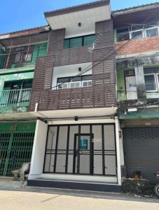 For RentHome OfficeOnnut, Udomsuk : 3-story commercial building for rent, Home Office, Sukhumvit 95, near BTS Bang Chak. If interested, contact Line @841qqlnr