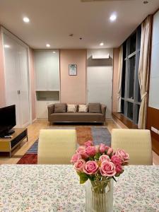 For RentCondoWongwianyai, Charoennakor : for rent Baan Sathorn chaopraya 2 bed nice room❤️🌈🌿