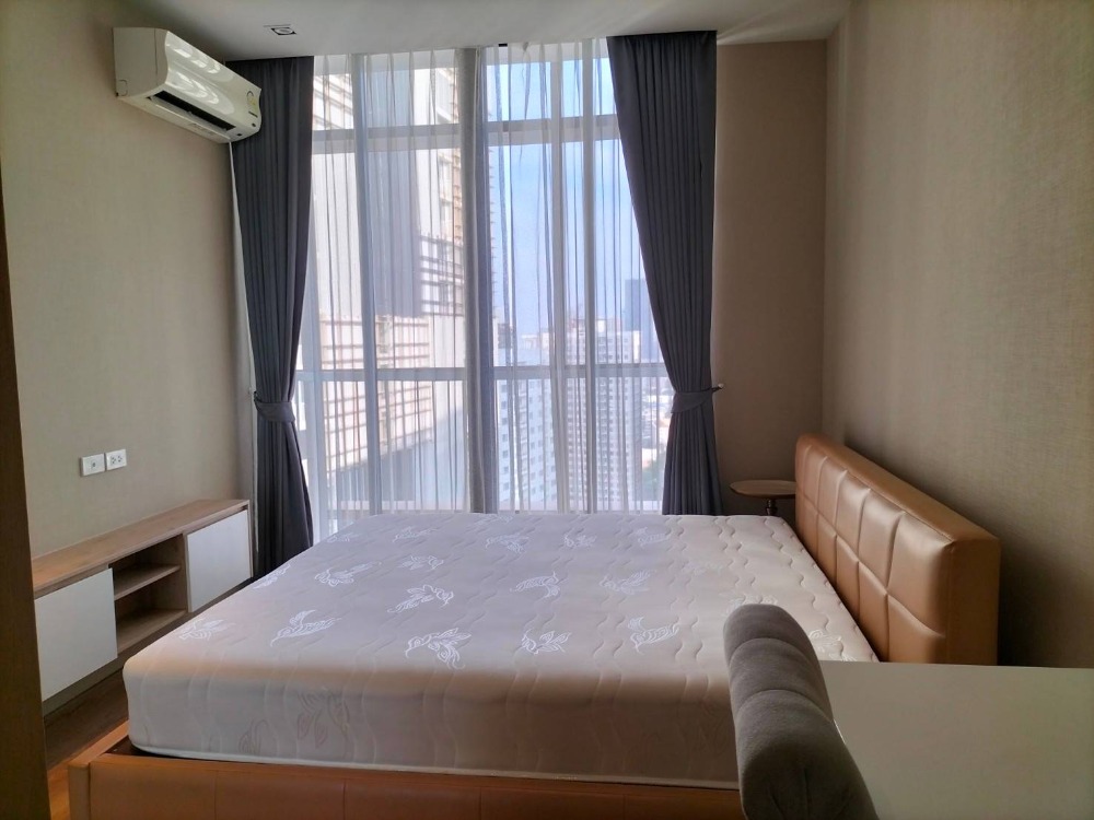 For RentCondoSukhumvit, Asoke, Thonglor : Condo for rent at Park 24 Please contact  Line ID : 0824518688 (benny)