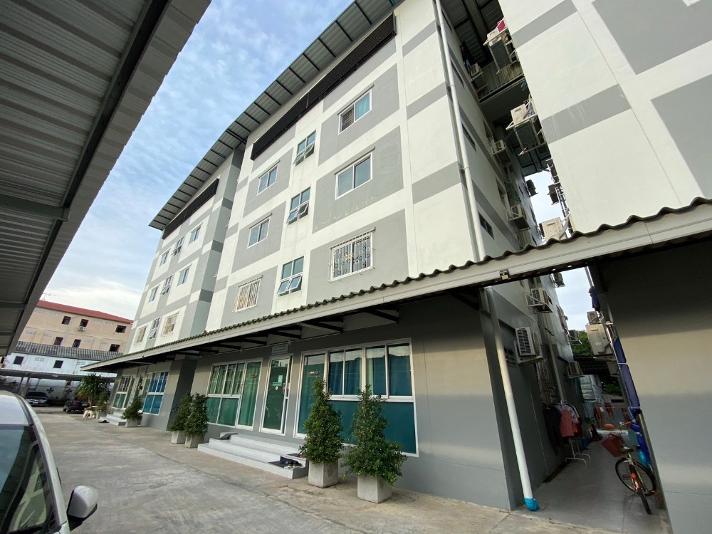 For SaleBusinesses for salePinklao, Charansanitwong : Hard to find location!! Land for sale with apartment, size 424.4 sq m, 3 buildings, with parking in front, near Makro Charansanitwong and the MRT line, special price!!