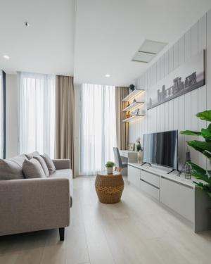 For RentCondoWitthayu, Chidlom, Langsuan, Ploenchit : For rent: Luxury condo Noble Ploenchit 1 Bedroom, size 45 Sqm, Private Lift, high floor, Building C, beautiful view of buildings in the Ploenchit area, new room, fully furnished.