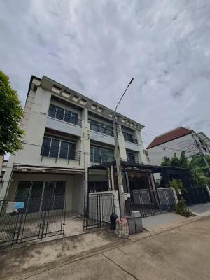 For RentTownhouseWongwianyai, Charoennakor : For rent, 3-story townhome #Baan Klang Muang Sathorn Taksin Urbanion 1 near BTS Wutthakat.