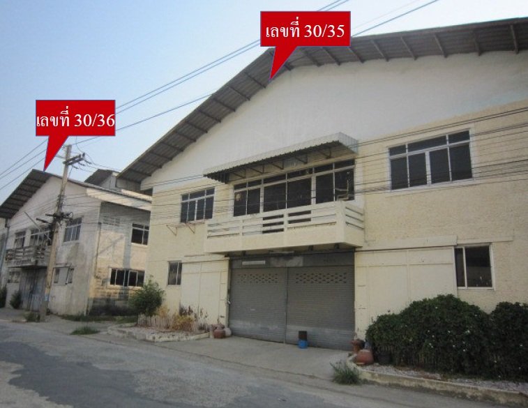 For SaleFactoryPathum Thani,Rangsit, Thammasat : Factory/warehouse for sale, 2 floors, 2 houses next to each other, area 1 rai, total usable area 2,500 sq m., suitable for a factory, warehouse, product storage, Soi Lam Luk Ka 51, price 13.9 million baht.