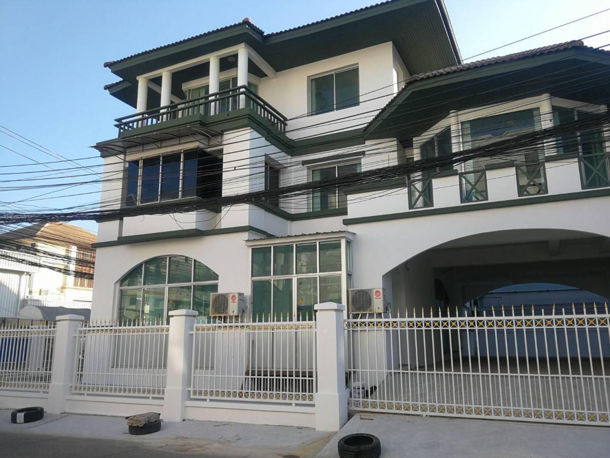 For RentHome OfficePattanakan, Srinakarin : Home office for rent, large area, Krungthep Kreetha