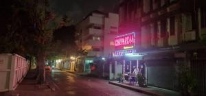 For SaleShophouseRatchadapisek, Huaikwang, Suttisan : Shophouse for sale with tenant for Mala restaurant business, 1 unit, size 14.5 sq m, near Sutthisan BTS. Entrance of Soi Inthamara 44