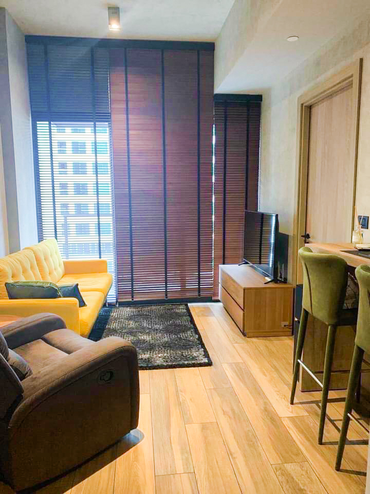 For SaleCondoSukhumvit, Asoke, Thonglor : **Condo for Sale** Near MRT Phetchaburi, only 200 meters, Fully furnished at The Lofts Asoke.  .