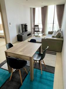 For RentCondoWitthayu, Chidlom, Langsuan, Ploenchit : Noble Ploenchit - High Floor 1 Bed for Rent!