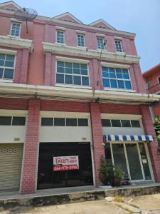 For RentShophouseRathburana, Suksawat : Commercial building for rent, Library Town, room at the beginning of the alley.