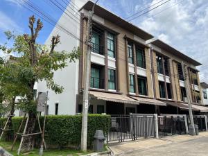 For SaleTownhouseThaphra, Talat Phlu, Wutthakat : Urgent sale, 3-story townhome, Klang Muang Village, Kanlapaphruek, 3 bedrooms, 3 bathrooms, size 28 sq m, kitchen addition, multi-purpose room addition and air conditioning in every room. Just carry one bag and move in.