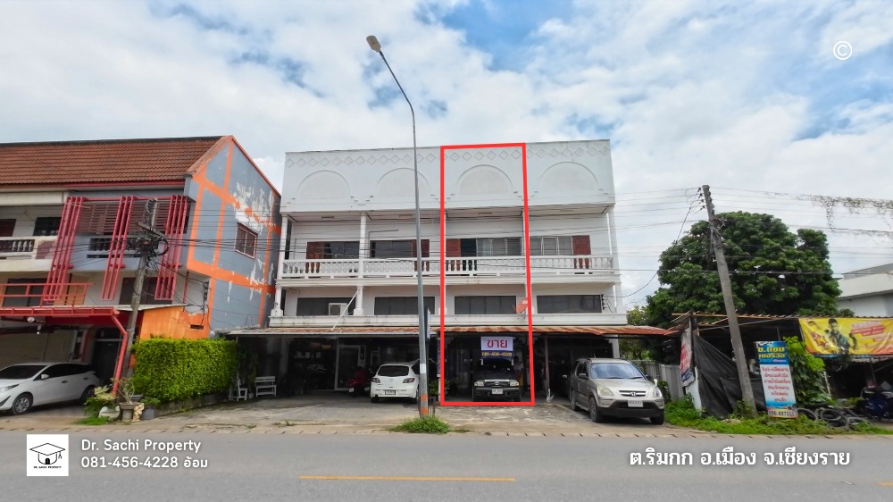For SaleShophouseChiang Rai : Commercial building for sale near Wat Rong Suea Ten, 2 and a half floors, 34 sq wa., very good location, near Phahon Yothin Road.