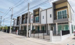 For RentTownhouseSriracha Laem Chabang Ban Bueng : Townhome for rent, The Pine Cone, Assumption-Sriracha, area 22.5 sq m, corner unit, beginning of the project, good value, great price, location near Robinson Sriracha.