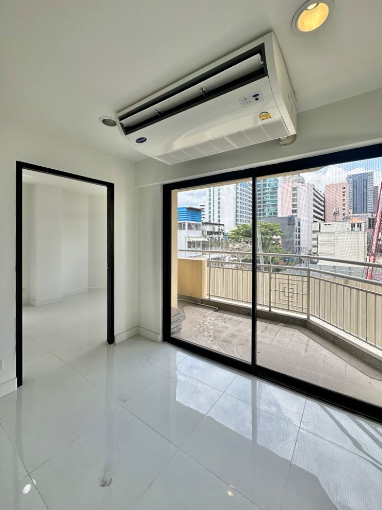 For SaleCondoSilom, Saladaeng, Bangrak : Condo for sale in the heart of Silom-Sathorn, 2 bedrooms, corner room