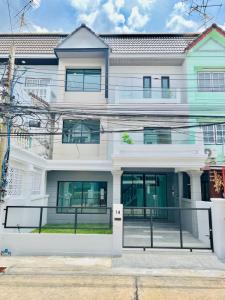 For SaleTownhouseOnnut, Udomsuk : Townhome for sale, beautiful and luxurious, large size, very good environment, outstanding location, very livable, Udomsuk area, along the BTS line.