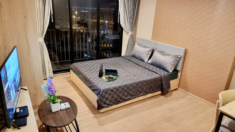 For RentCondoPathum Thani,Rangsit, Thammasat : 🔥Only the last 1 room available for rent! Luxuriously decorated and fully furnished! “Free Internet“ You can stay now! 🏩🌇 Condo for rent, luxury decoration, fully furnished.​