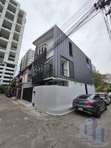 For SaleTownhouseNana, North Nana,Sukhumvit13, Soi Nana : Newly Renovated Townhome, Sukhumvit soi 4 (Nana) For Sale