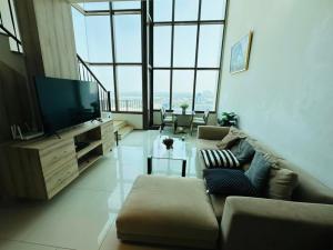 For RentCondoSukhumvit, Asoke, Thonglor : For Rent condo 1 bedroom at The Emporio Place Duplex room River view Near BTS Phromphong Fully furnished Ready to move in Rental 55,000 THB./ Month