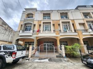 For SaleTownhouseEakachai, Bang Bon : For sale, 3-story townhome, Baan Parinlak. Ekkachai-Bang Bon, 22 sq m., width 5 meters, near Central Rama 2.