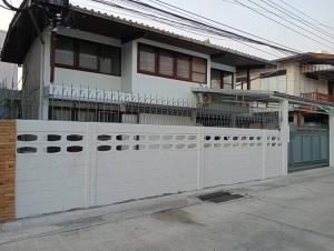 For RentHouseLadprao, Central Ladprao : Single house for rent, Lat Phrao 96, 5 air conditioners, some furniture, 4 bedrooms, 2 bathrooms, rental price 22,000 baht per month.