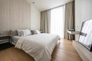 For RentCondoWitthayu, Chidlom, Langsuan, Ploenchit : ♦ Modern style ♦ 20+ floor, Type B01, 74.00 sq.m. | 2 beds, Fully furnished, living room has a balcony | Condo near Central Chidlom 210 m., BTS Chidlom 400 m.