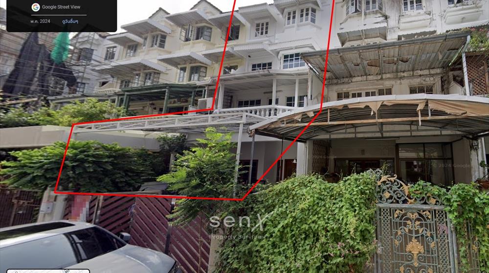 For SaleTownhouseSathorn, Narathiwat : Townhouse for sale on Chan rd. Near Makro Sathorn. Close to BTS Chongnonsi.