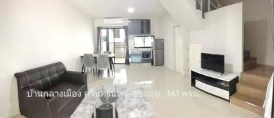 For RentTownhouseOnnut, Udomsuk : Townhome for rent, 3 floors, decorated, ready to move in, good condition, house in the middle of the city. Srinakarin-On Nut 141 sq m. 38.5 sq m. There is a house area near the common area.