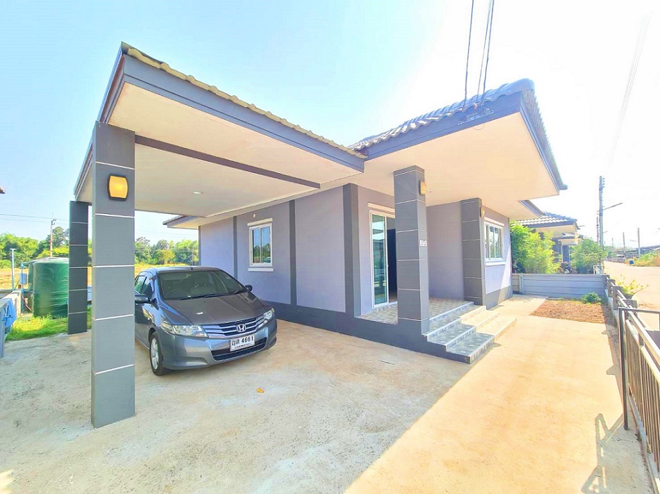 For SaleHouseKhon Kaen : One-story house Selling cheaply, lower than the SCG appraised value for the whole house, house age 3 years, beautiful house number, hundreds of thousands of baht in extras, quiet, open and comfortable, very good weather, convenient travel, easy to enter t