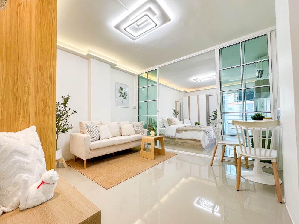 For SaleCondoRatchadapisek, Huaikwang, Suttisan : Condo priced less than a million in the heart of Ratchada 36, ​​pet-friendly condo, very new room.