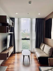 For SaleCondoRatchathewi,Phayathai : For sale cheap Wish Signature Midtown Siam, best south direction There is a private elevator to the room. With all furniture Beautiful room as in the picture This price has no additional plus.