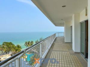 For SaleCondoHuahin, Prachuap Khiri Khan, Pran Buri : Beautiful Oceanfront Condo with Spacious Living Space!