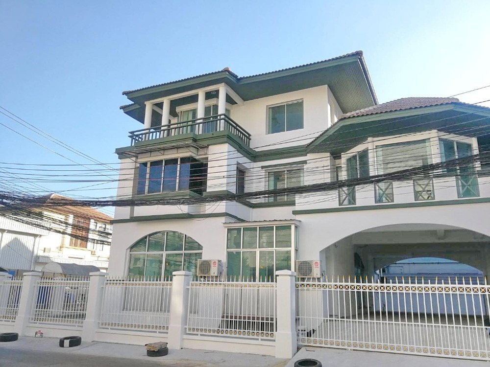 For RentHome OfficePattanakan, Srinakarin : H0336😊 For RENT Home Office for rent, 3 floors, 5 bedrooms, near MRT Srikreetha, Krungthep Kreetha, House area: 112.00 sq m, usable area: 650.00 sq m, rent: 90,000 ฿📞O99-5919653,O65-9423251✅LineID:@sure