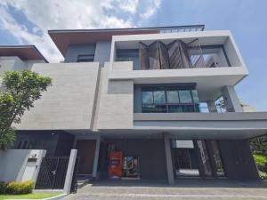 For SaleHousePattanakan, Srinakarin : ♢ Modern Luxury ♢ Single house 3 storey 5 beds |  107.20 sq.w. 695.00 sq.m. | near London Street 5 mins, MaxValue Phatthanakan 8 mins, Huamark Town Center 10 mins