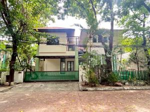 For SaleHouseRathburana, Suksawat : For sale: 2-storey detached house, 2 houses, Baan Rommai Sai Khlong, Phutthabucha-Rama 2, next to Rung Arun School, surrounded by shady nature and a quality society.