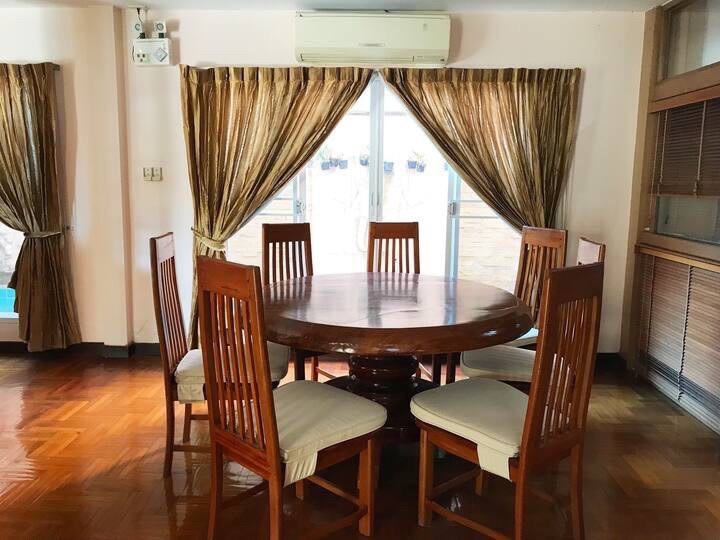 For SaleHouseRamkhamhaeng, Hua Mak : S-HRMJ101 Detached house for sale, Soi Ramkhamhaeng 24, Intersection 4, The Nine Rama 9, 2 floors, size 98 sq m., usable area 392 sq m., 4 bedrooms, 3 bathrooms, 19.5 million 063-759-1967