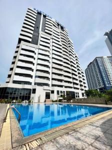 For RentCondoSriracha Laem Chabang Ban Bueng : Sriracha Condo for rent with furniture, large room, sea view (pets allowed)