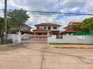 For SaleHouseMin Buri, Romklao : Cheap single house for sale, K.C. Village, Natural Ville Romklao 11, area 99 sq m., beautiful and luxurious built-ins, ready to move in, good value, great price, location near Suvarnabhumi Airport. The Paseo Mall, Lat Kr