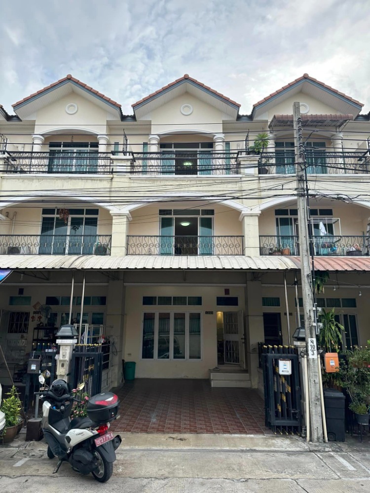 For RentTownhouseLadprao101, Happy Land, The Mall Bang Kapi : 3-story townhome for rent, Lat Phrao 101, small pets allowed 📲0972161939